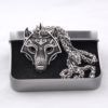 Foto de presentación de collar fenrir amuleto de lobo vikingo en color plata