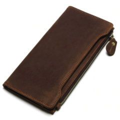 Foto de presentación de billetera larga vintage bifold con cierre de cuero natural en color café